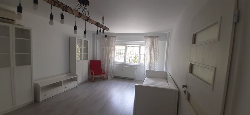 Aviatiei, adiacent Crystal Palace,