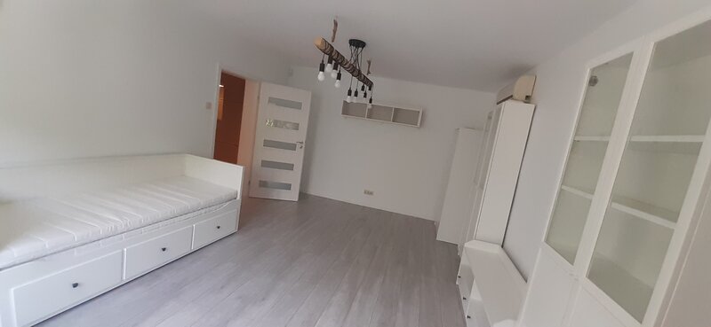 Aviatiei, adiacent Crystal Palace,