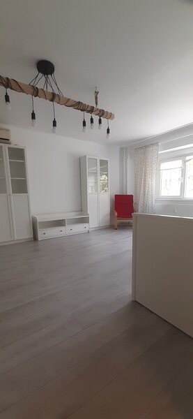 Aviatiei, adiacent Crystal Palace,